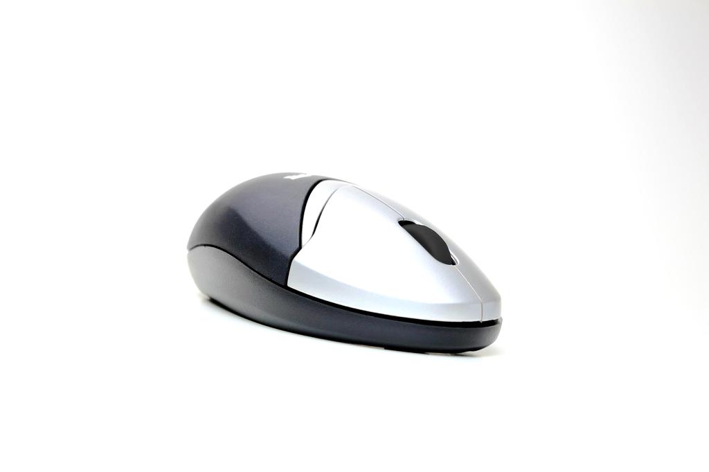 AI-enhanced mechanical keyboard with adaptive backlighting