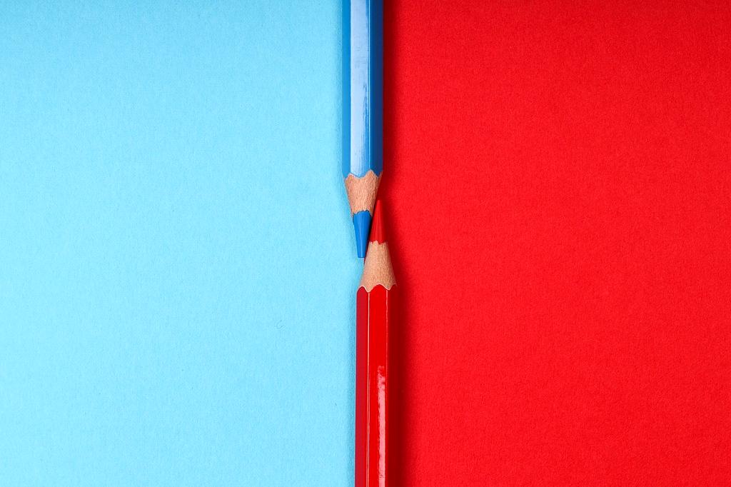 High-volume color printer producing documents