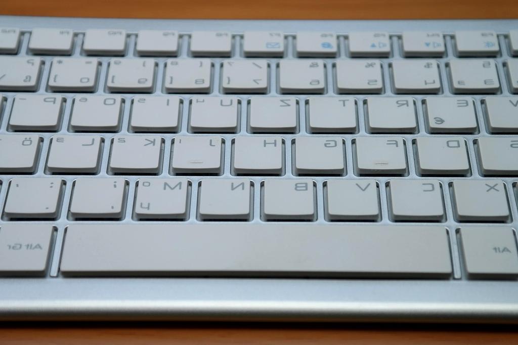 Professional wired mouse with customizable buttons